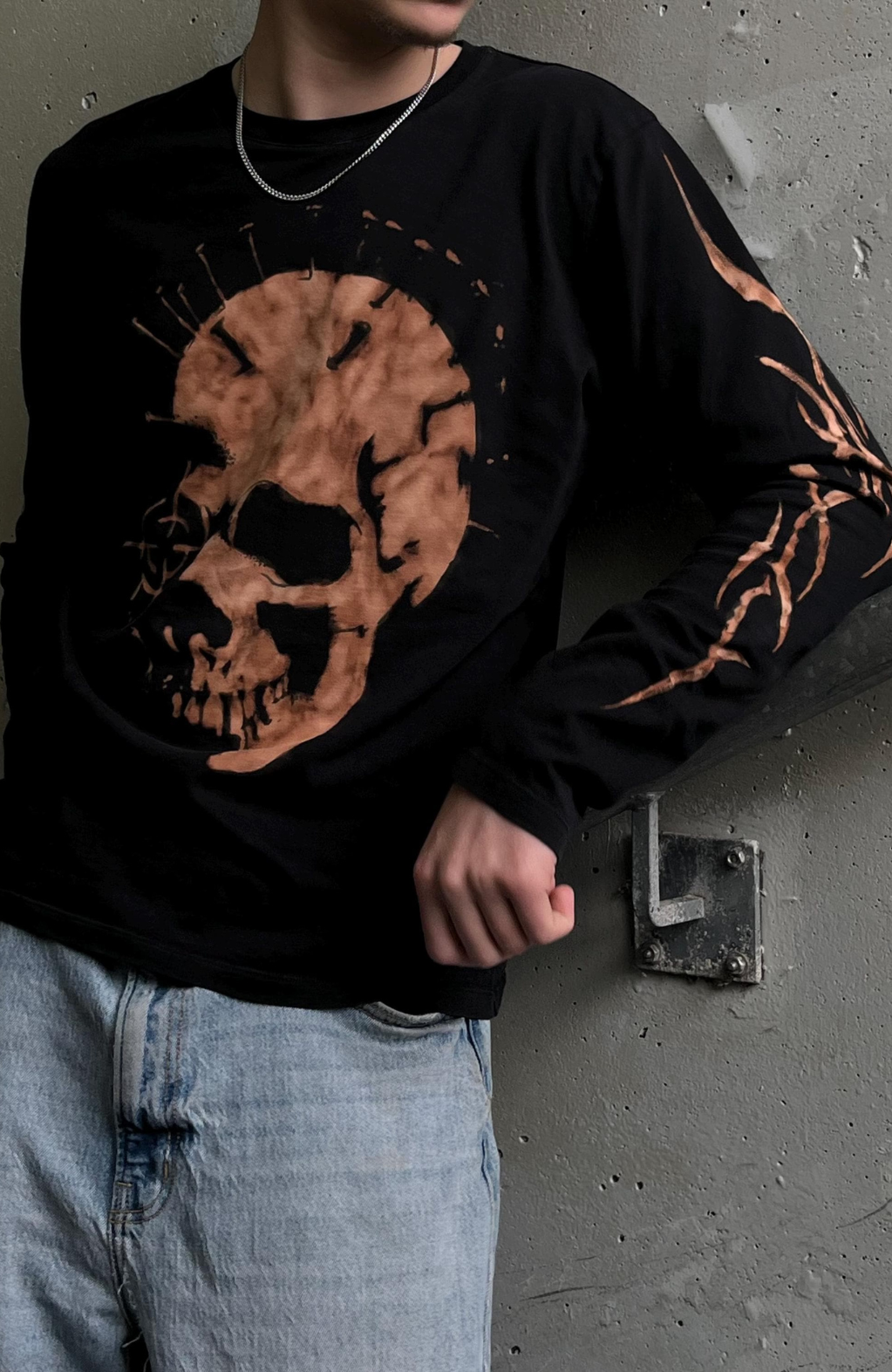 bleached long sleeve skull