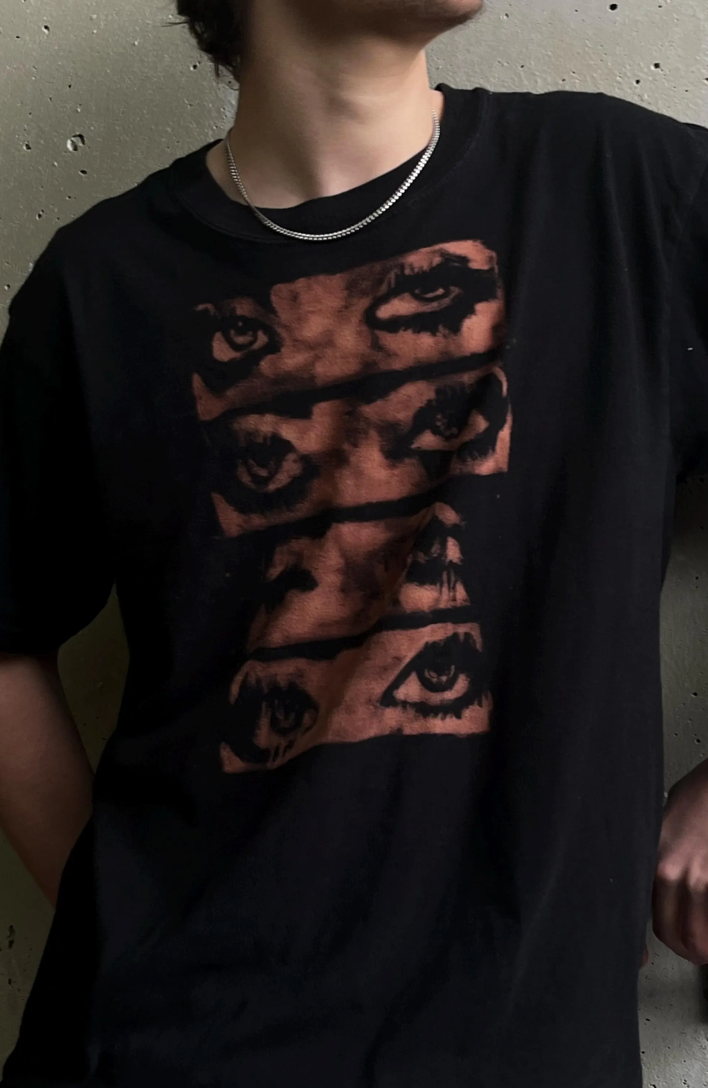 bleached eye strip tee