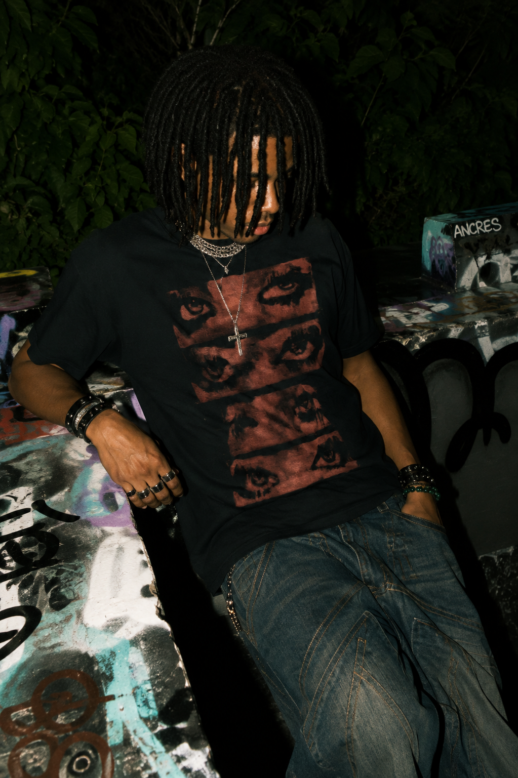 bleached eye strip tee